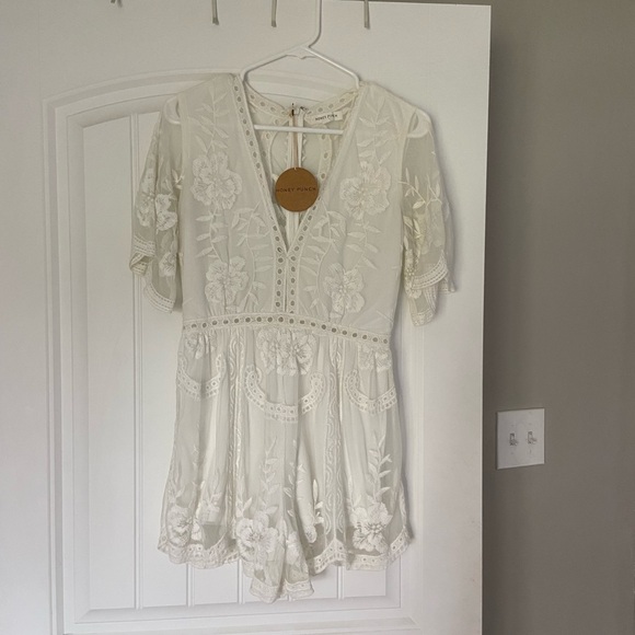 Honey Punch white lace romper size medium. - Picture 2 of 2
